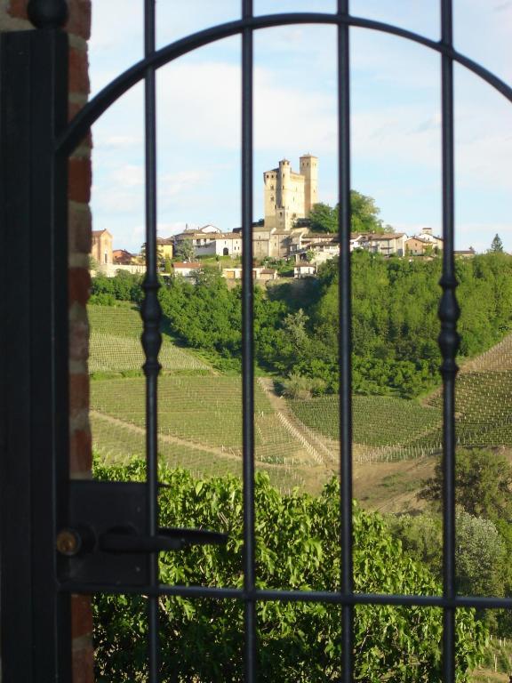 Agriturismo I Grappoli Serralunga d'Alba Exterior foto