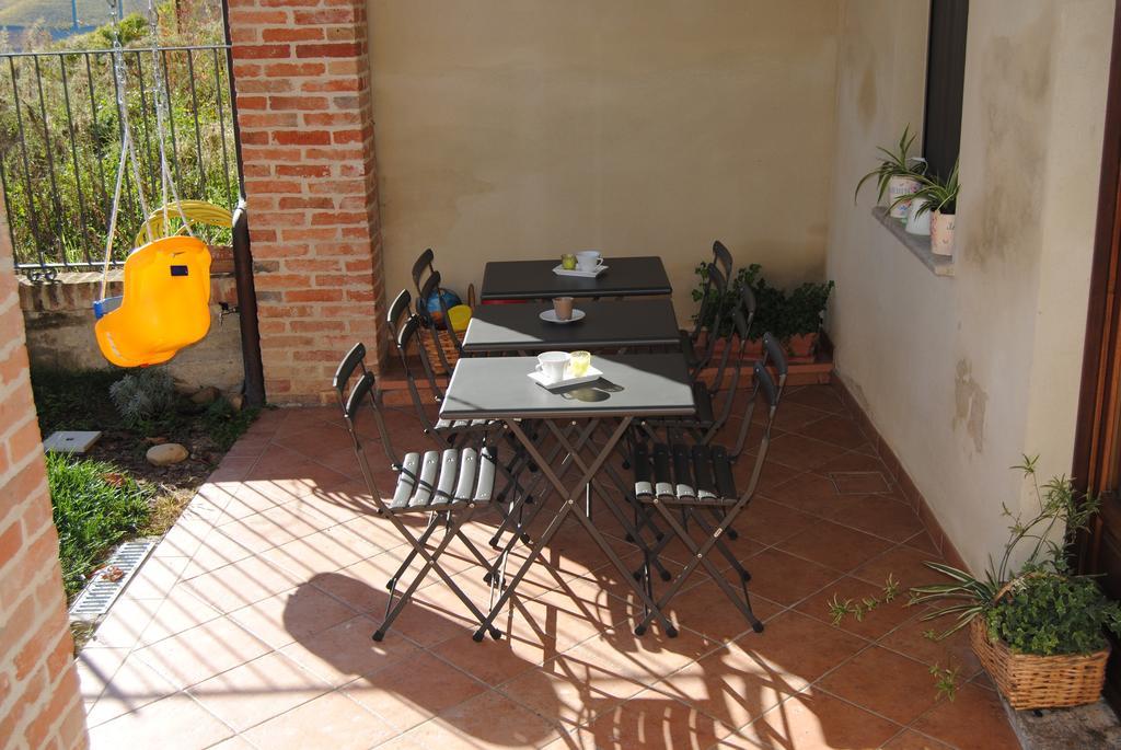 Agriturismo I Grappoli Serralunga d'Alba Exterior foto
