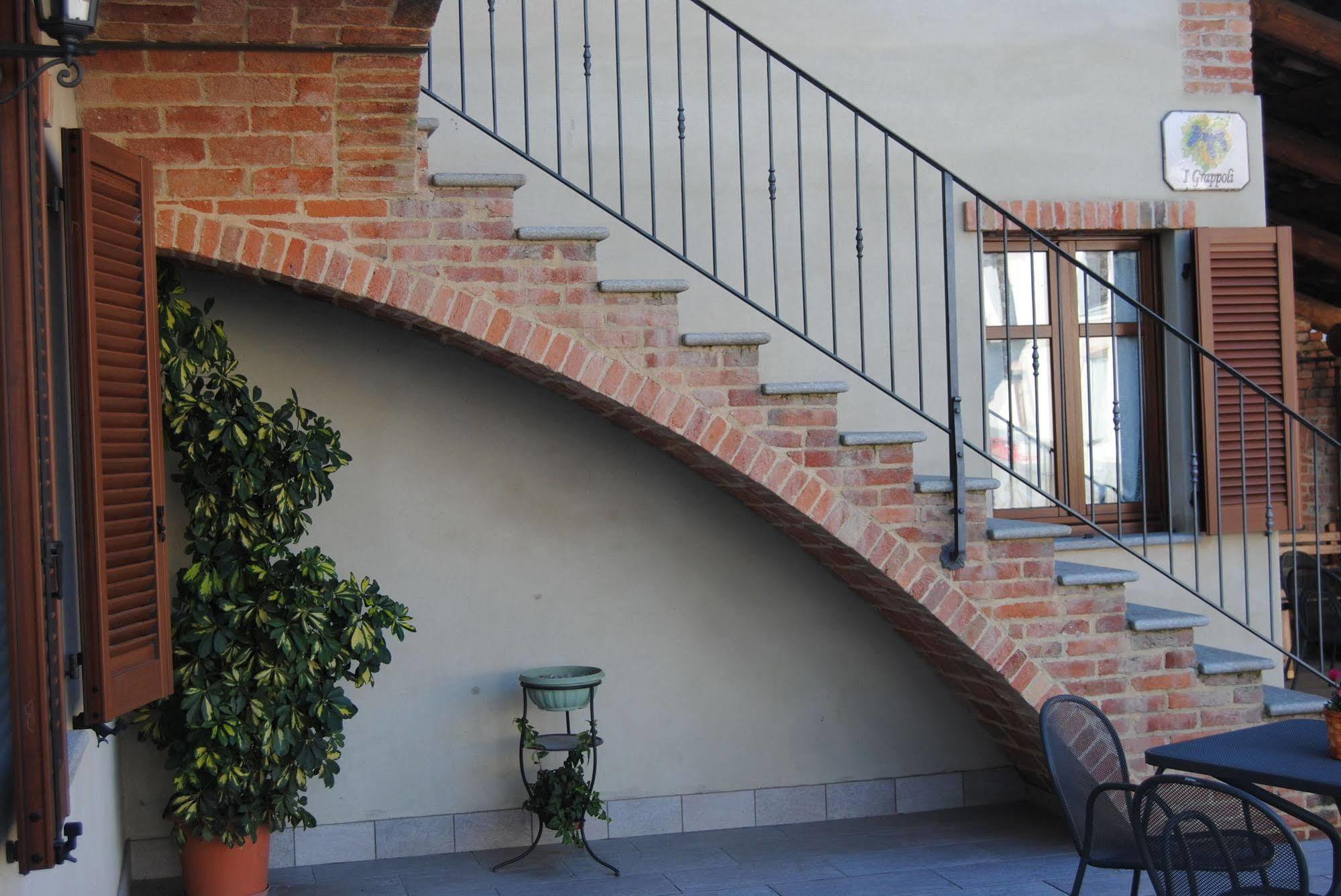 Agriturismo I Grappoli Serralunga d'Alba Exterior foto