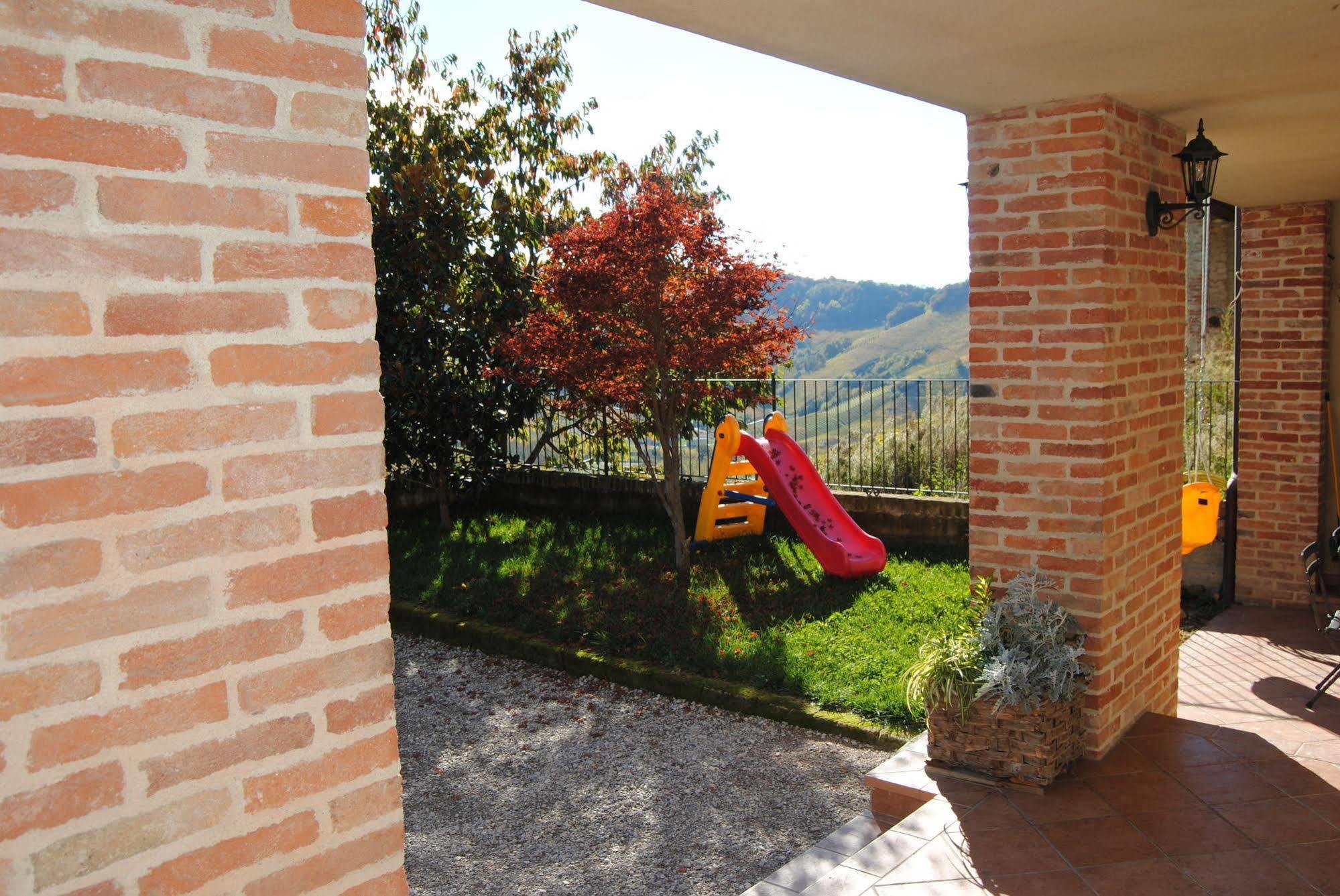 Agriturismo I Grappoli Serralunga d'Alba Exterior foto